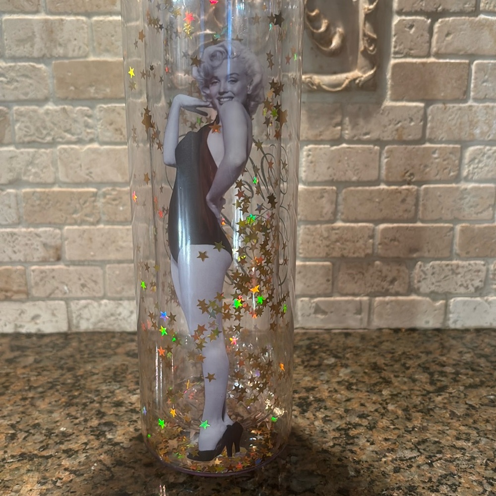 NEW Marilyn Monroe Water Bottle Gold Stars